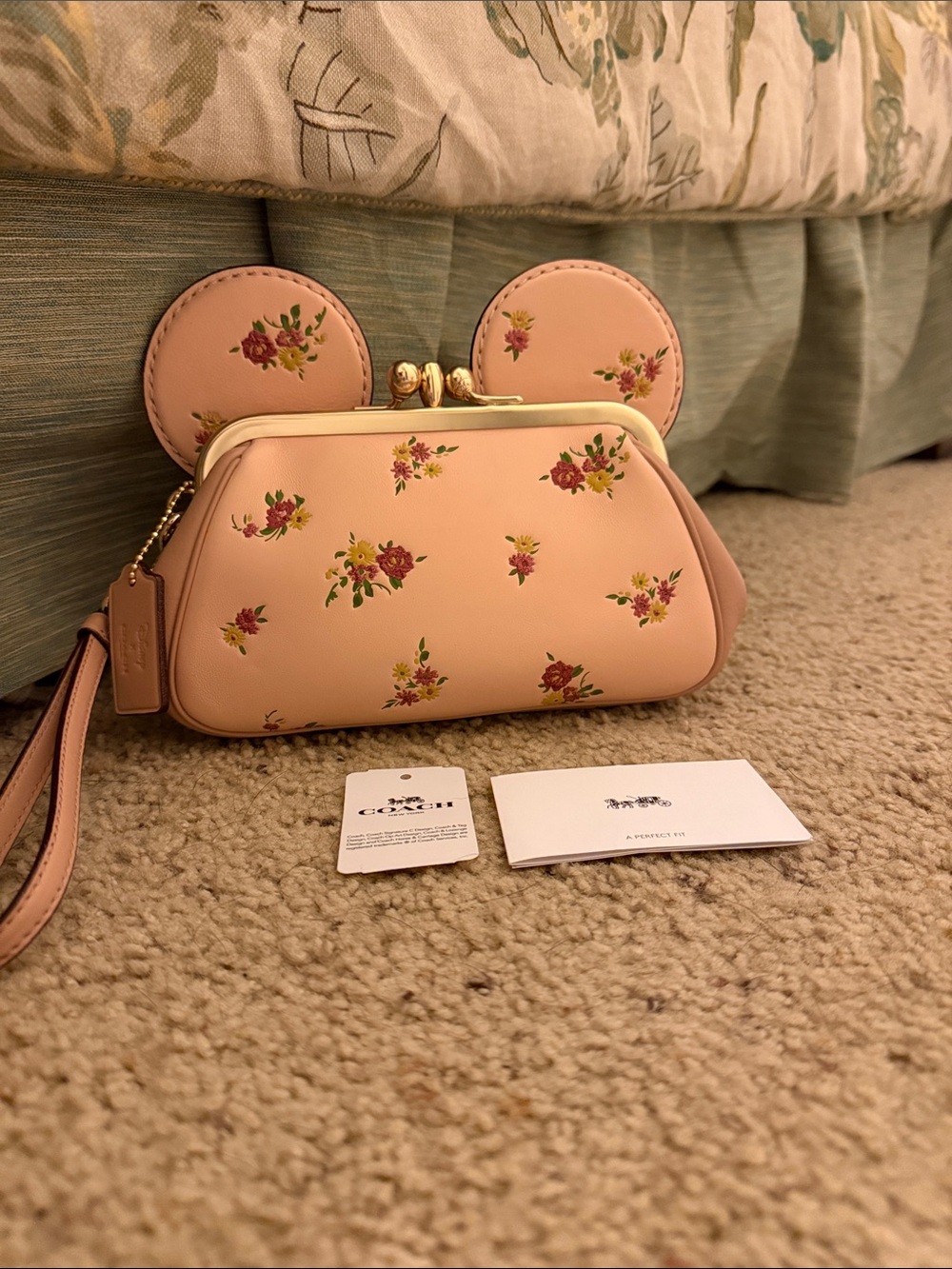 NEW Coach KISSLOCK WRISTLET WITH FLORAL MIX AND MINNIE MOUSE EARS - Picture 6 of 13